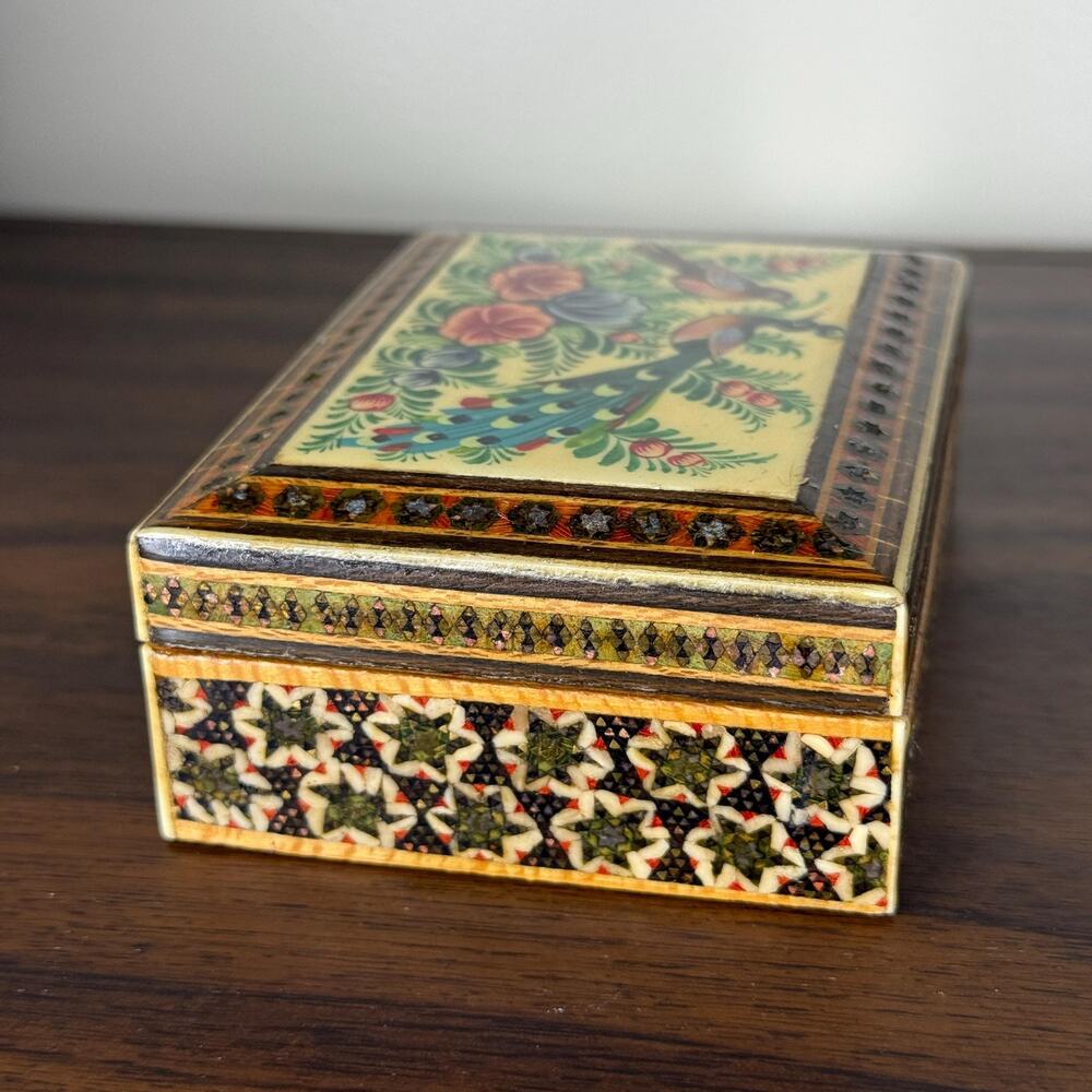 Vintage Peacock Trinket Box Hand Painted Lacquer Floral Inlaid Wood - Picture 7 of 10